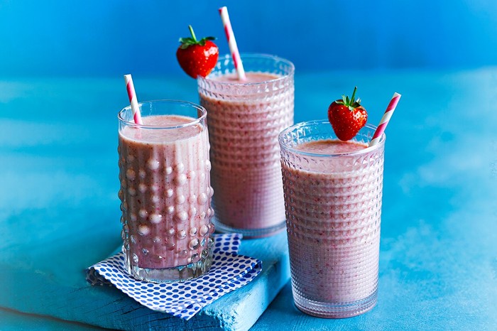 Strawberry and almond breakfast smoothie Strawberry and almond breakfast smoothie