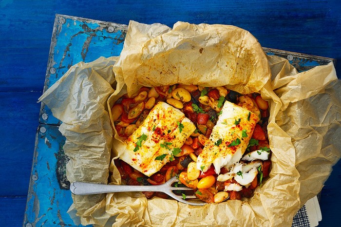 13067 Bag-baked cod with tomatoes, chorizo and butterbeans