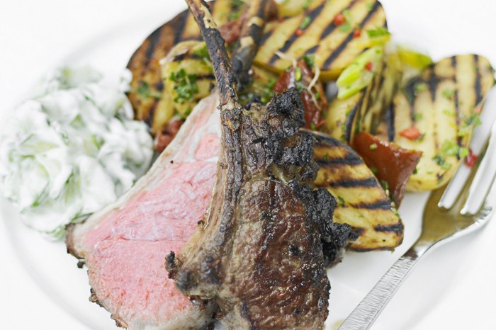 Roast rack of lamb with rosemary Roast rack of lamb on a plate
