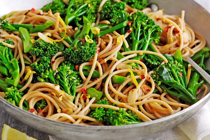 Wholewheat Spaghetti Recipe with Broccoli, Chilli and Lemon Wholewheat Spaghetti Recipe with Broccoli, Chilli and Lemon