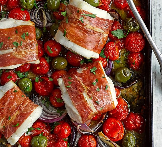 32 easy low-carb recipes Baked cod loin with olives and tomatoes in a baking tray