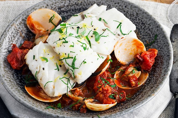 22626 Plate of Skrei fillets on a bed of clams and chorizo in tomato sauce