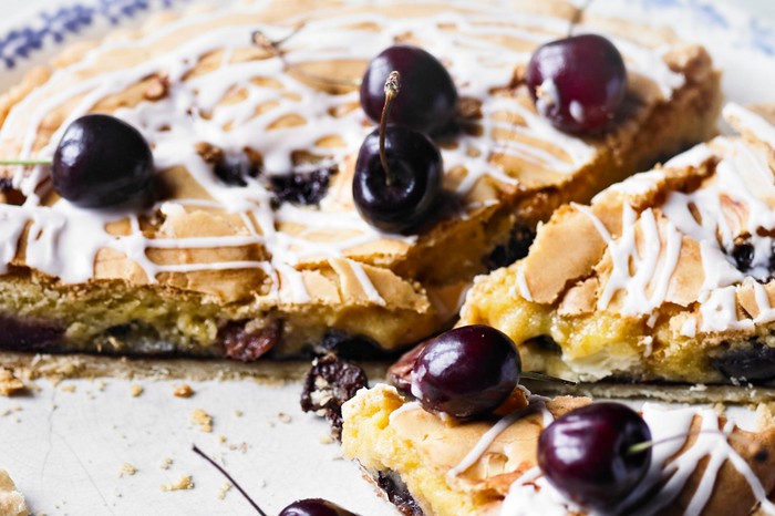 Cherry blondie tart Cherry blondie tart