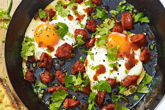 One-pan green chilli eggs with chorizo One-pan green chilli eggs with chorizo