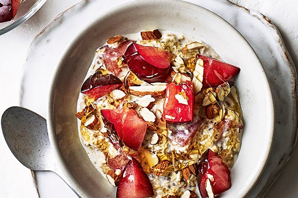 Healthy Overnight Oats Recipe with Plum and Almond Milk Healthy Overnight Oats Recipe with Plum and Almond Milk