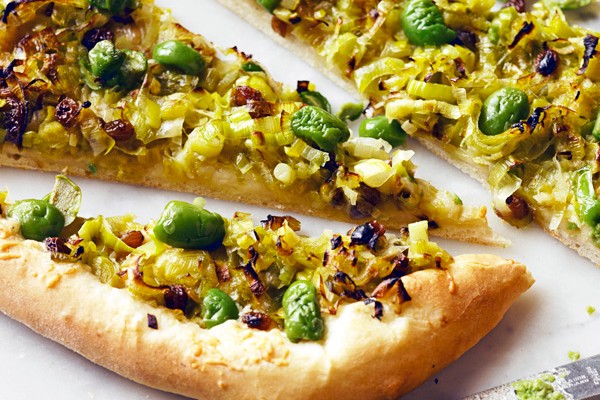 Pissaladière Recipe With Leeks, Green Olives and Sultanas Pissaladière Recipe With Leeks, Green Olives and Sultanas