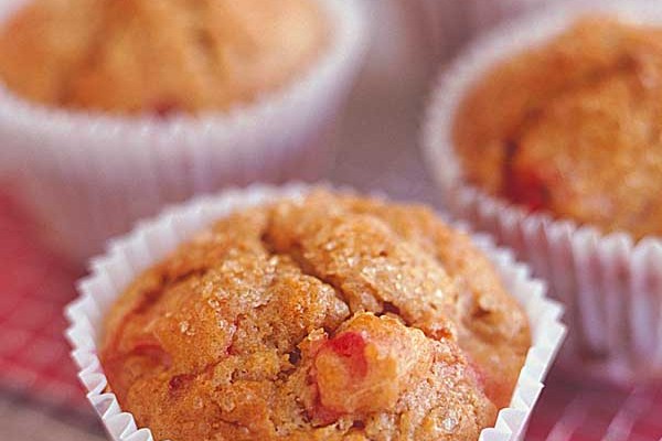 Rhubarb Muffins with Cinnamon and Brown Sugar Rhubarb Muffins with Cinnamon and Brown Sugar