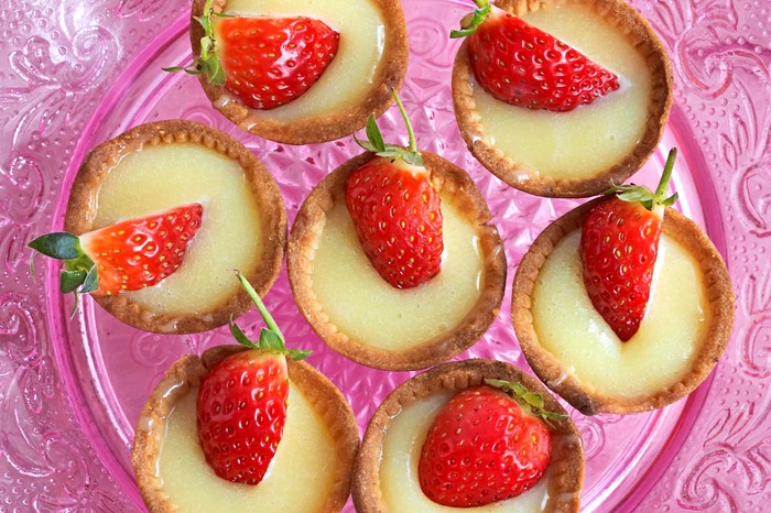 Hazelnut Tartlets Recipe with White Chocolate and Strawberries Hazelnut Tartlets Recipe with White Chocolate and Strawberries