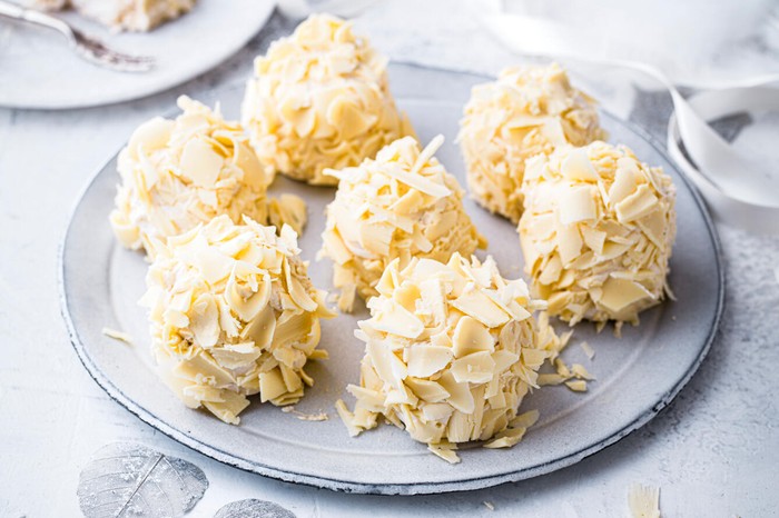 White chocolate Baileys aux merveilleux