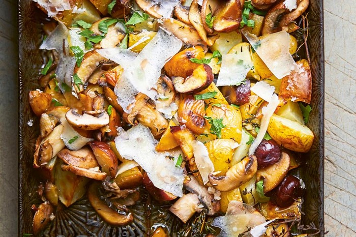 Tray-baked potatoes with mushrooms, chestnuts and sherry Tray-baked potatoes with mushrooms, chestnuts and sherry