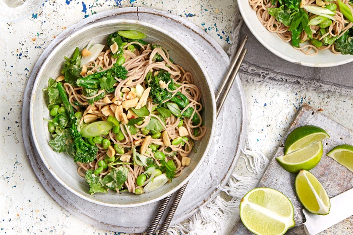 20 high-protein vegan meals Soba Noodles with Broccoli and Peanuts in a Bowl