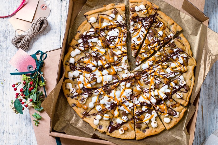 Giant Chocolate Chip Cookie Pizza Recipe Giant Chocolate Chip Cookie Pizza Recipe