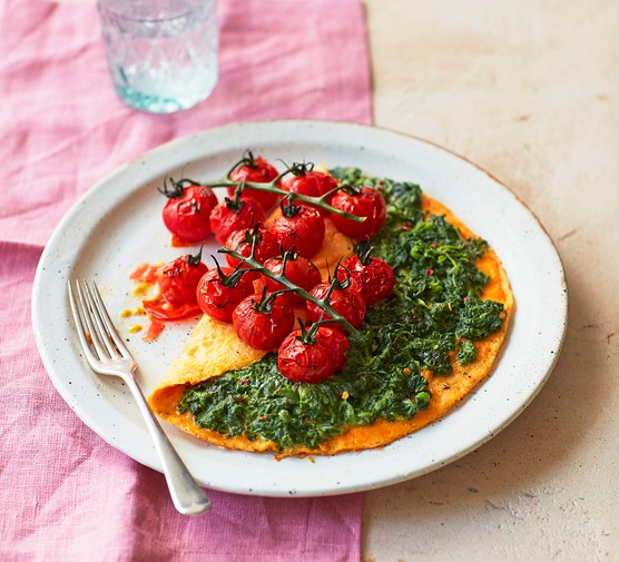 22 high-protein breakfast recipes to try Omelette Stuffed with Spinach with Tomatoes on the Side