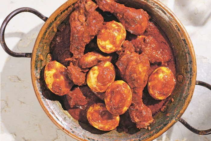 Dorho-Sebhi Large pot of chicken and eggs in a brown sauce