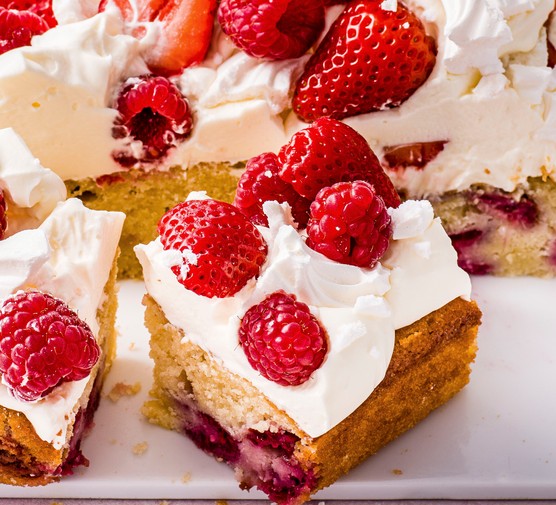 Eton Mess Tray Bake Recipe Eton Mess Tray Bake Recipe