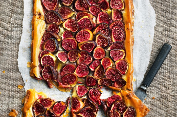 Fig tart with brandy cream A whole filo pastry fig tart