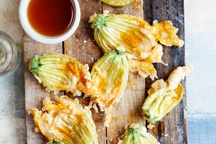 Fried Courgette Flowers Recipe With Honey and Vinegar Fried Courgette Flowers Recipe With Honey and Vinegar
