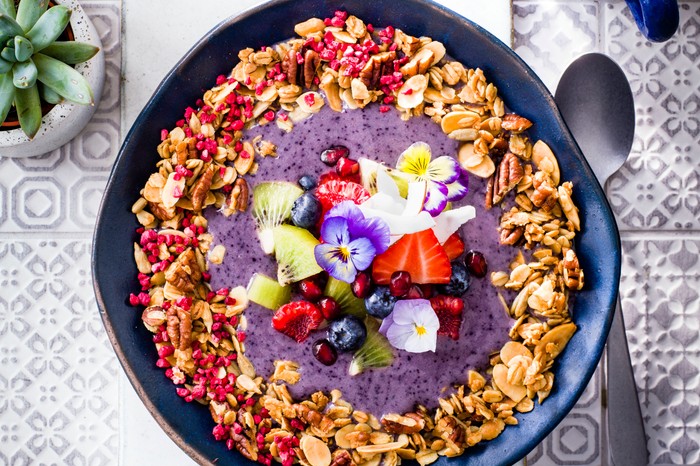 Blueberry Smoothie Bowl Recipe with Granola Blueberry Smoothie Bowl Recipe with Granola