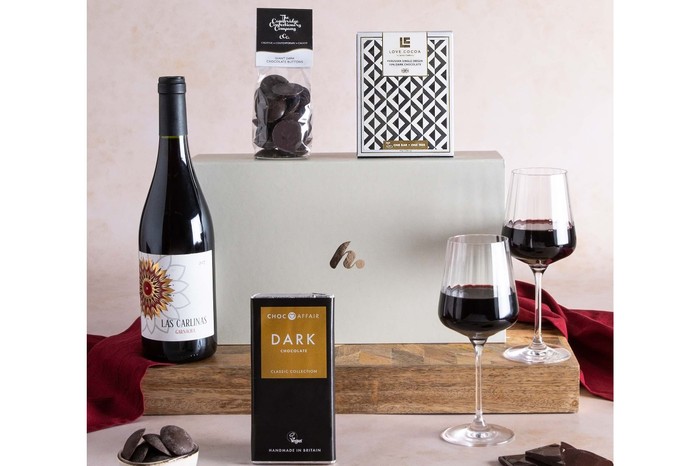 Hampers Red Wine & Dark Chocolate Gift Box Hampers Red Wine & Dark Chocolate Gift Box