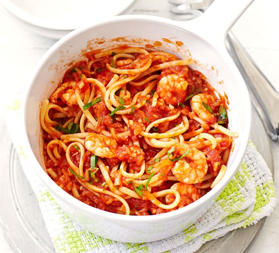 Chilli prawn linguine Chilli prawn linguine in a bowl
