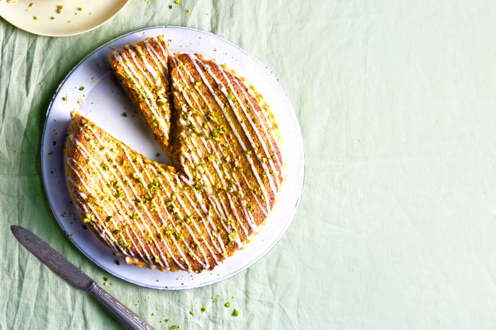 lemon and pistachio bakewell tart An iced bakewell tart with pistachios