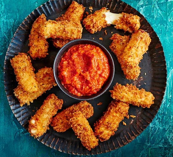 Mozzarella Dippers Recipe with Spicy Dipping Sauce Mozzarella Dippers Recipe with Spicy Dipping Sauce