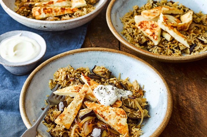 Aubergine Pilaf Recipe with Halloumi Aubergine pilaf with crispy halloumi