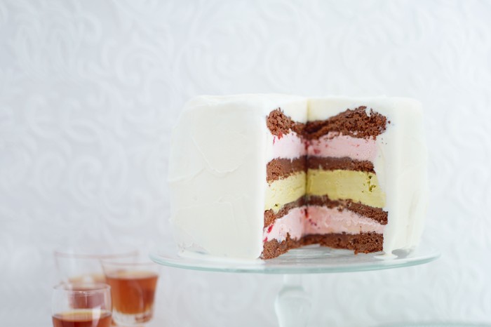 Devil’s food ice-cream cake Devil’s food ice-cream cake on a clear stand