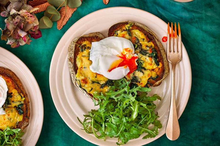 Rarebit Recipe with Poached Eggs and Spinach Rarebit Recipe with Poached Eggs and Spinach