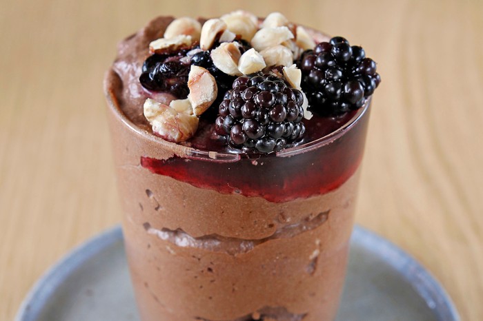 Dark Chocolate Mousse Recipe with Blackberries Dark Chocolate Mousse Recipe with Blackberries