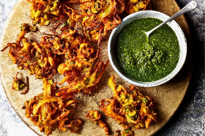 Spring Onion Bhaji Recipe with Mint and Coriander Chutney Spring Onion Bhaji Recipe with Mint and Coriander Chutney