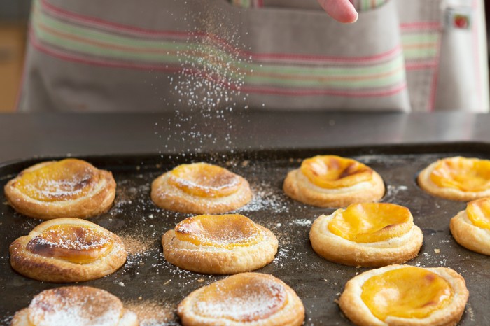 dusted custard tarts cool and dust with icing sugar