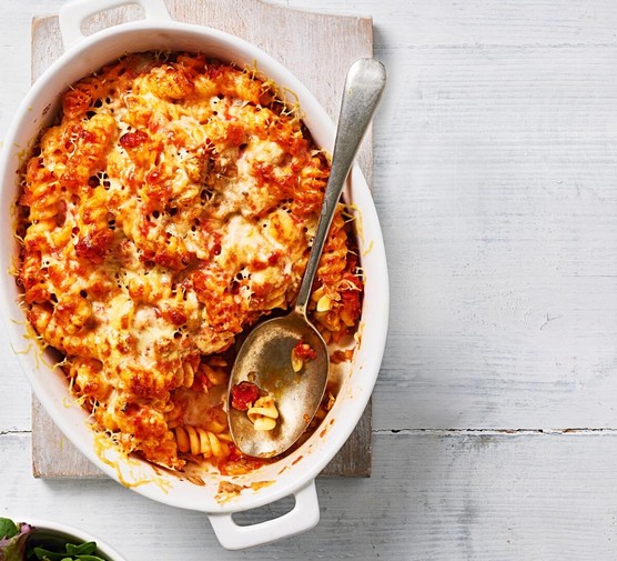 Tuna melt pasta bake in an oval dish